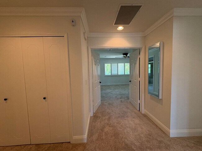 Building Photo - Spacious House - 2 stories - 4 Bedrooms + 2.5 Baths & large 2 car garage