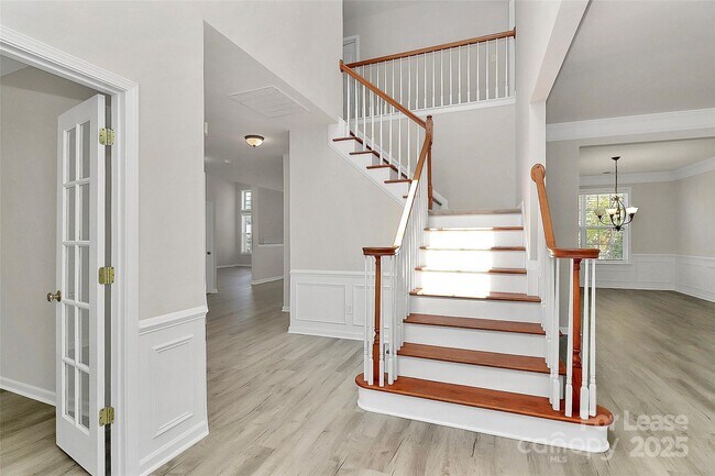 Building Photo - 2108 Oakcliffe Ct