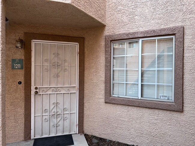 Primary Photo - TWO BEDROOM CONDO WITH TWO CAR GARAGE IN H...