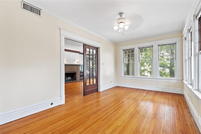 Building Photo - 806 Winbern St
