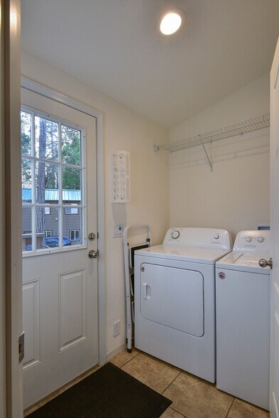 Building Photo - 2616 Mariposa Ave