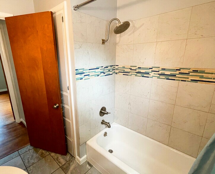 Downstairs bathroom shower - 279 Highfield Dr