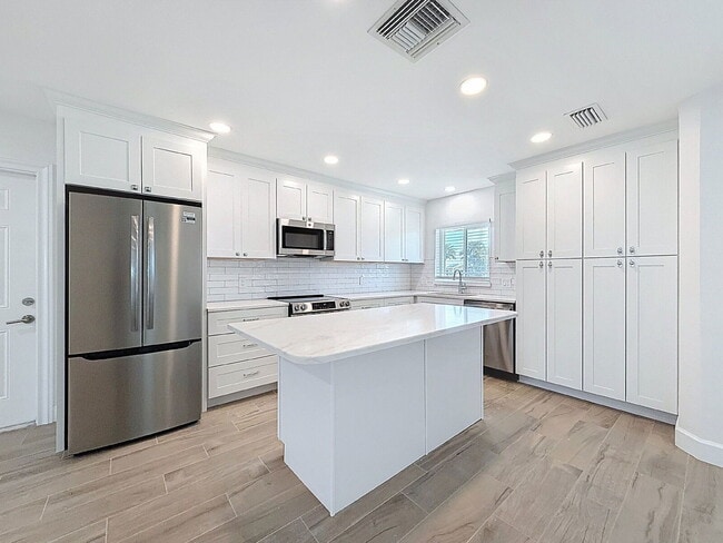 Building Photo - 200 176th Terrace E