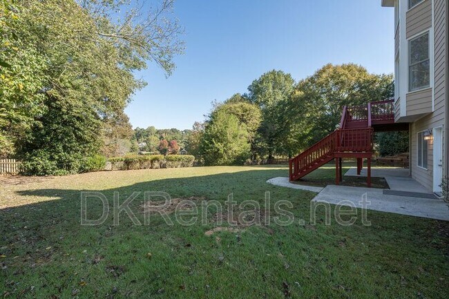 Building Photo - 841 Lakeglen Dr