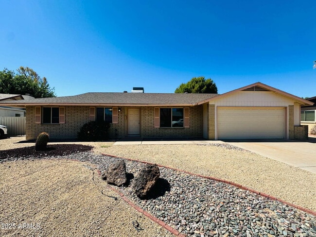 Primary Photo - 3839 E Sunnyside Dr