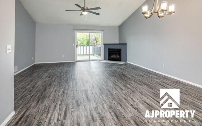 Building Photo - 4 Bedroom 2 bathroom near Memorial middle ...