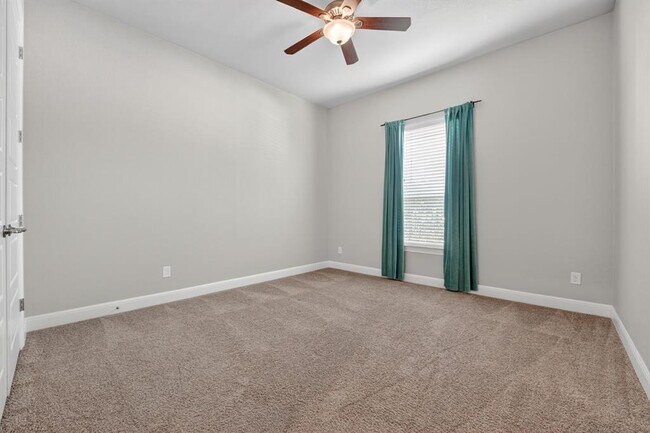 Building Photo - 21413 Hines Ln