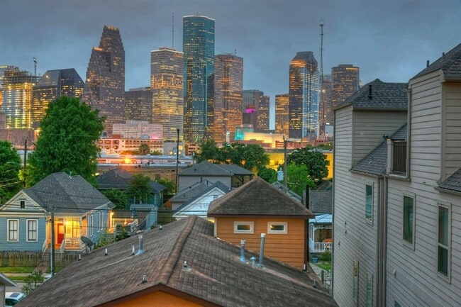 Building Photo - 1111 Edwards St