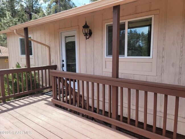 Building Photo - 825 Allen Dr