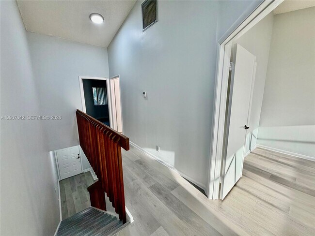 Building Photo - 4403 SW 70th Terrace