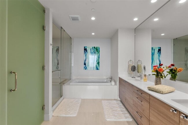 Building Photo - 301 1st St S