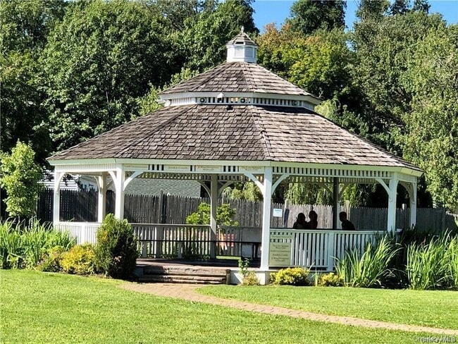 Building Photo - 722 US-6