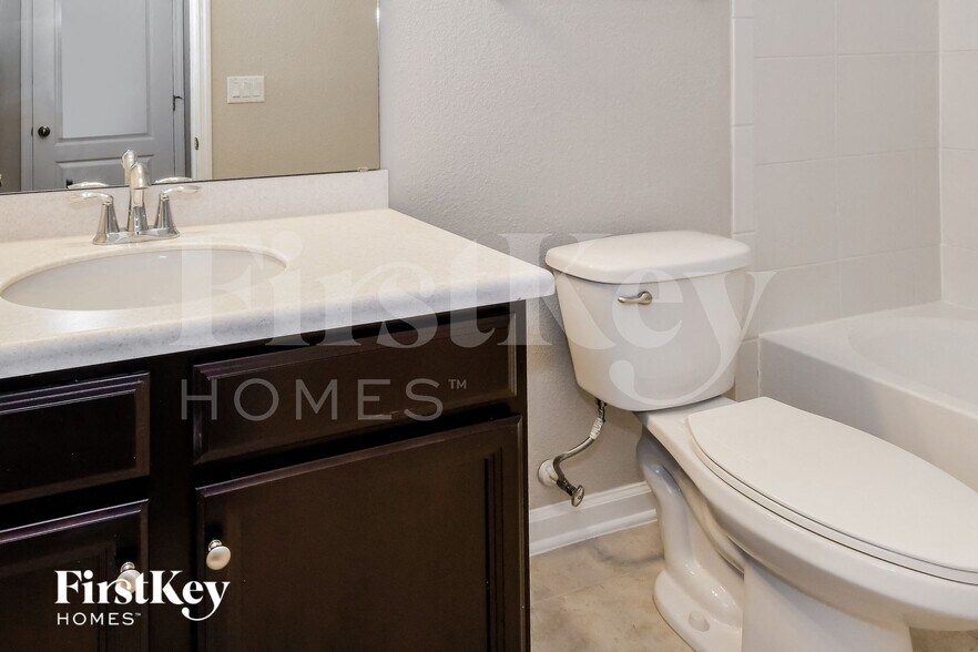 Building Photo - 16103 Blossom Lake Dr