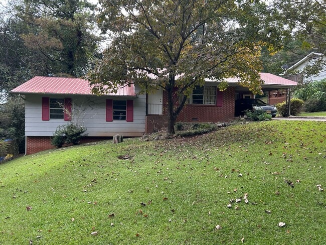 Building Photo - 310 W 6th St