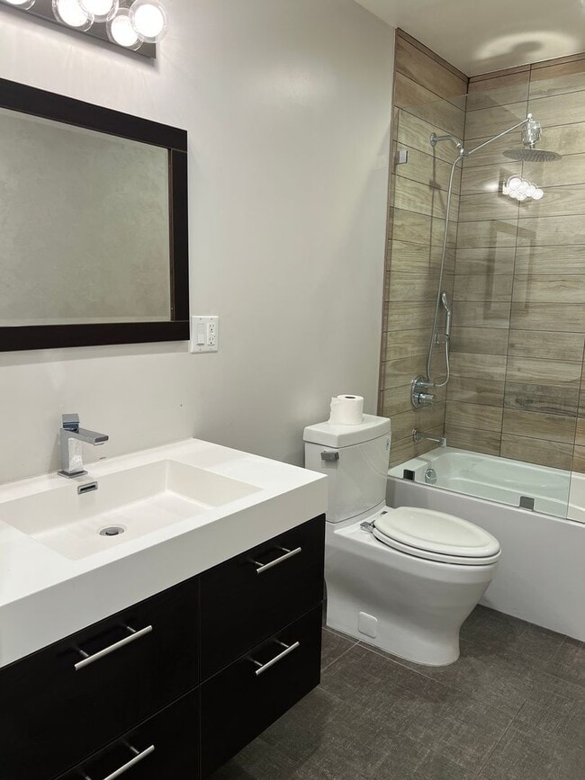 Building Photo - 2 Bedroom Modern Luxury, Valley Village