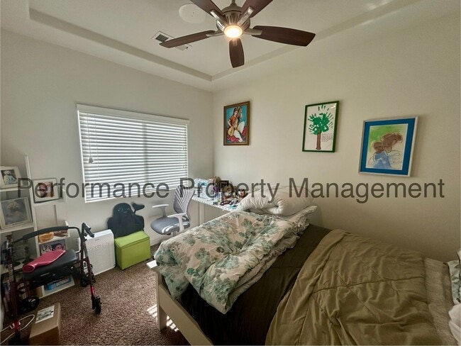 Building Photo - Stunning 4 Bed/3 Bath Home Near City in th...