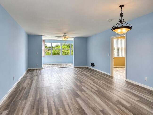 Building Photo - 9 Willowbrook Ln
