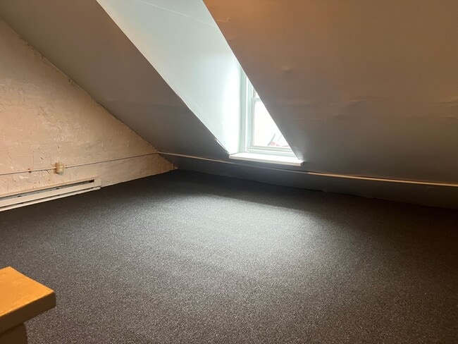 Building Photo - Lovely Three Bedroom House in Lancaster City