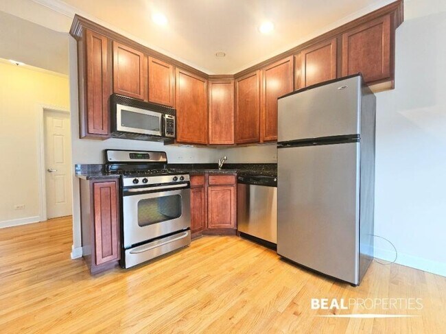 Building Photo - 1 bedroom in CHICAGO IL 60657
