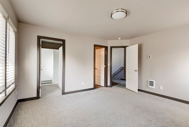 Building Photo - ***$500 off First months rent*** Stylish 3...