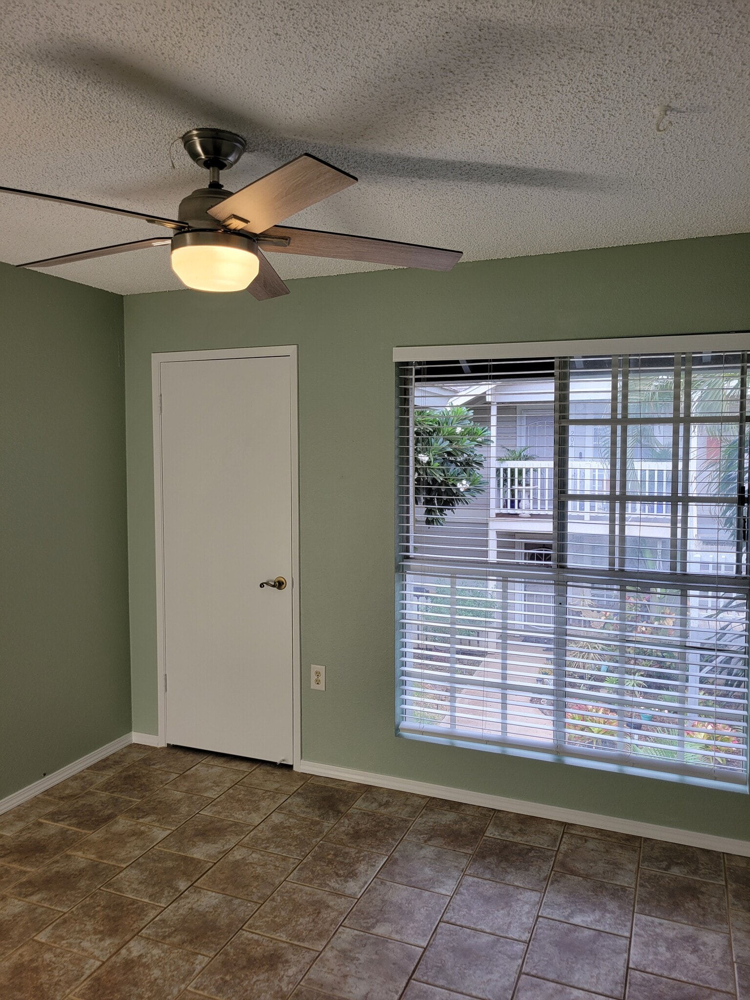 Building Photo - 160 Keonekai Rd