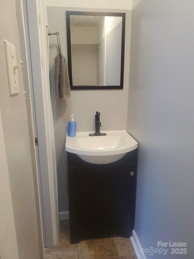 Building Photo - 3405 Erinbrook Ln