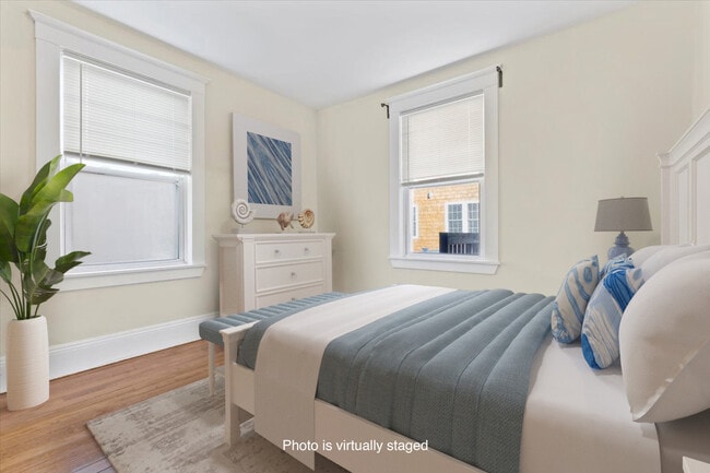 Building Photo - 52 Roslyn St