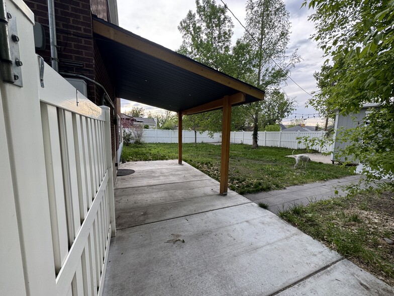 Building Photo - 1147 E Blaine Ave