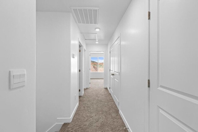 Building Photo - Modern and New 3 Bedroom Townhome in Long ...