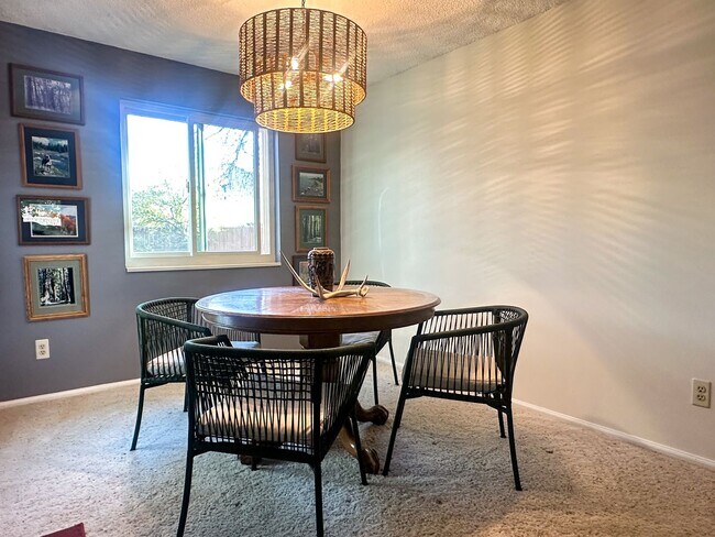 Building Photo - Updated Single-Family Home with Large Back...