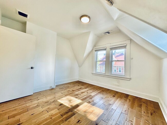 Building Photo - 66 Trumbull St