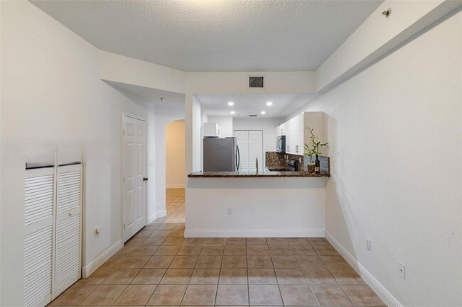 Building Photo - 1062 SW 143rd Ave