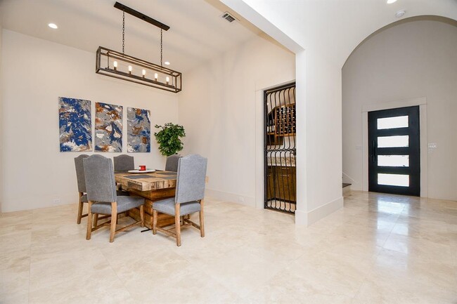 Building Photo - 3203 Blue Bonnet Blvd