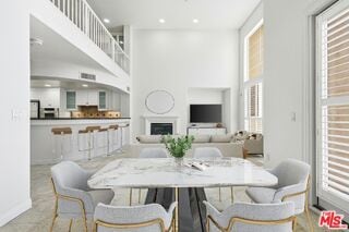 Building Photo - 5831 Seawalk Dr