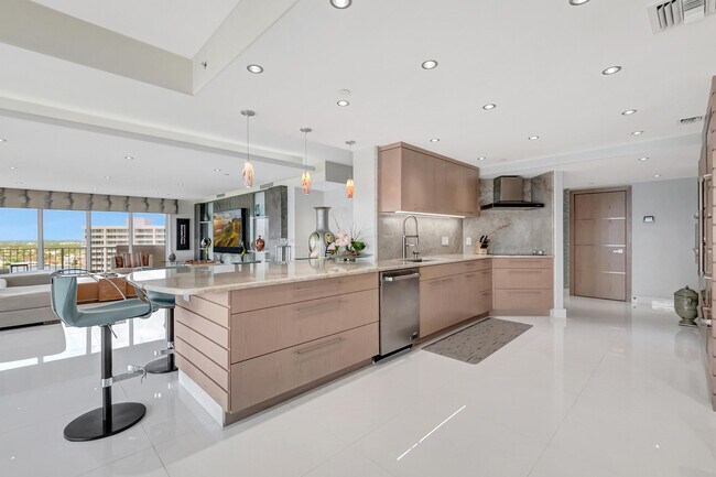 Building Photo - 4301 N Ocean Blvd