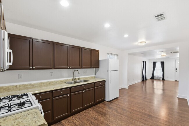 Building Photo - 915 Nevell St