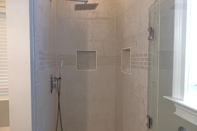 Building Photo - 923 Squires Pt