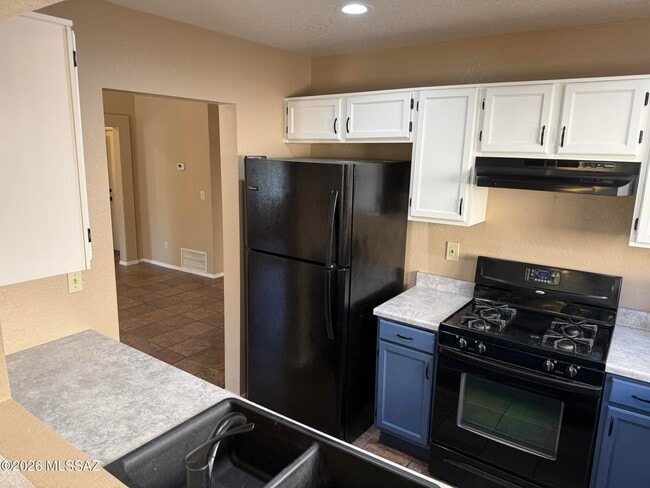 Building Photo - 3002 W Country Ranch Dr