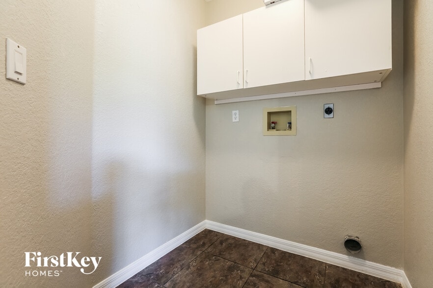 Building Photo - 1138 Presque Isle Dr