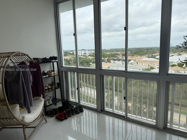 Building Photo - 4200 Hillcrest Dr