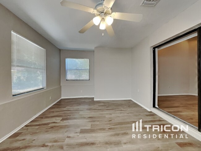 Building Photo - 1203 70th Dr E
