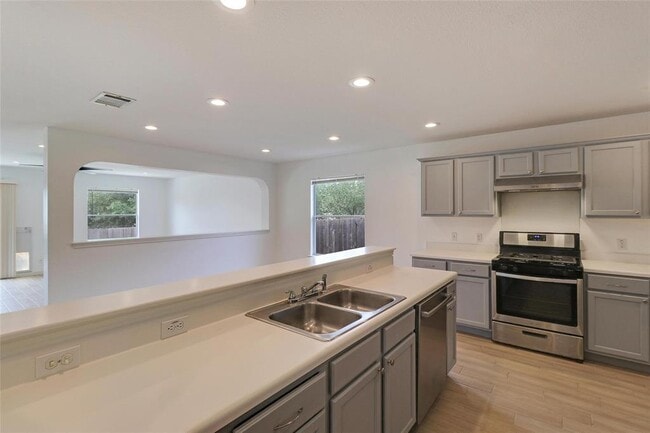 Building Photo - 15003 Chamberlain Ct