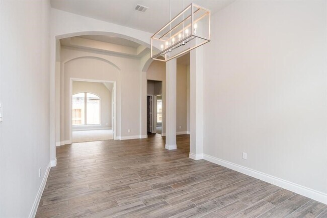 Building Photo - 1639 Rosedale Dr