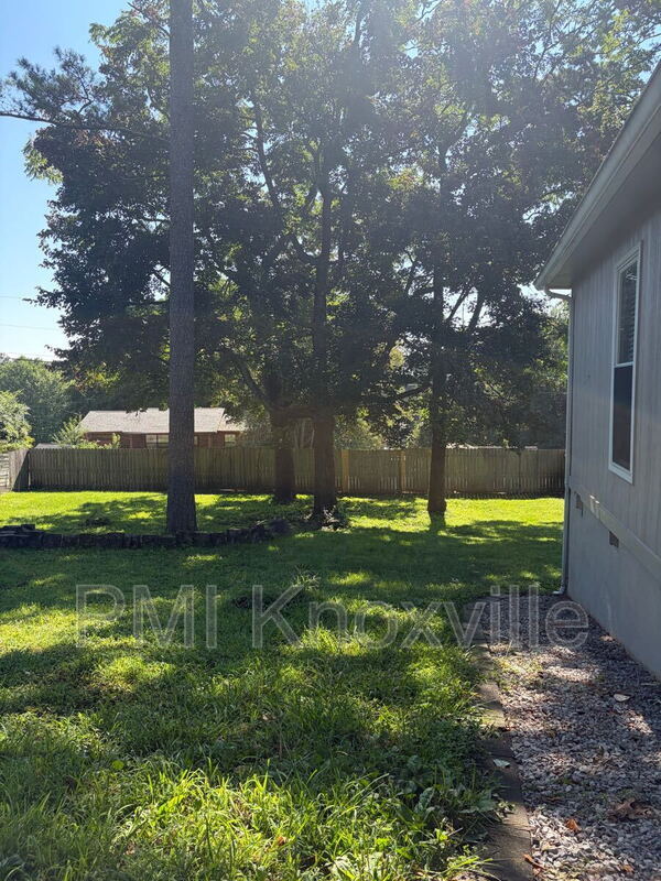 Building Photo - 4100 Abercorn Rd