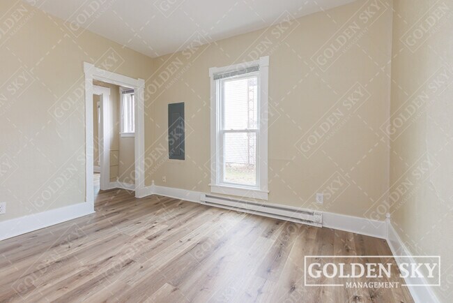 Building Photo - 407 N Plum St