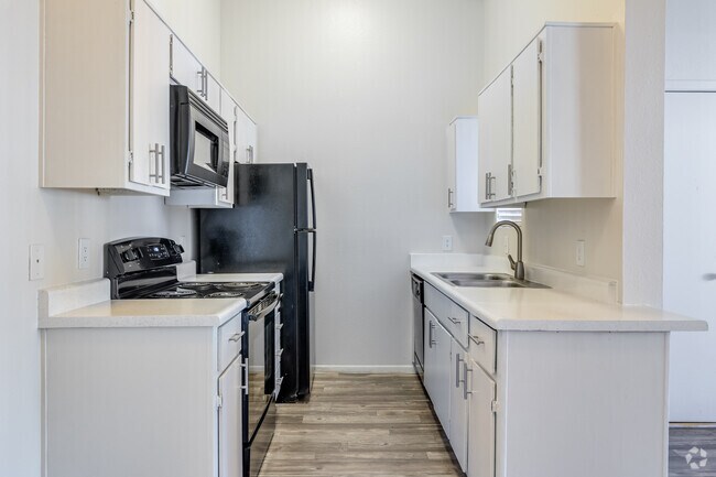 2BR, 2BA - 835SF - Country Gables