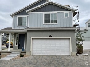 Building Photo - 153 E Brushy Canyon St