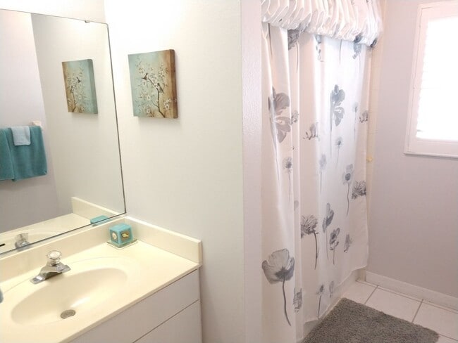 Building Photo - Seasonal Short-Term Single-Family Home located in Meadow Run at Jacaranda!