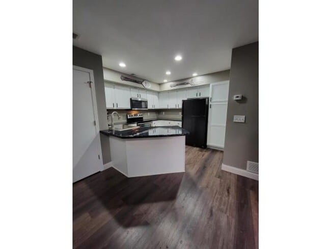 Building Photo - 3BR Townhome | Ensuite Primary + Walk-In Closet | Upper Laundry-Avail. June 1st