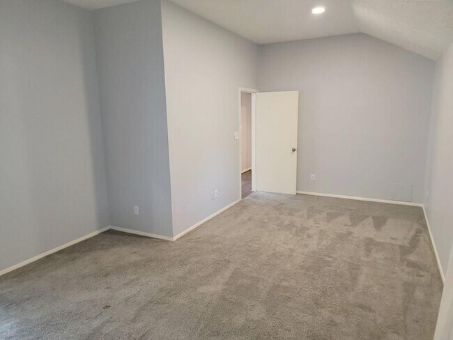 Building Photo - 9406 Walnut Glen Dr